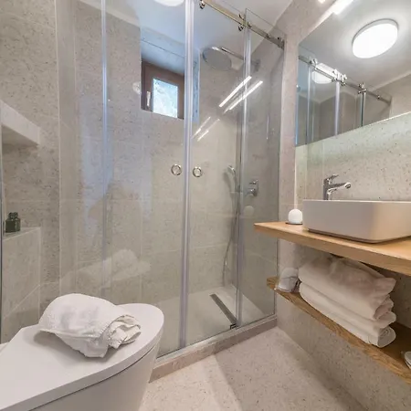 Julia Xirokástellon